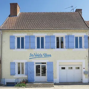 https://les-volets-bleus-pierrefitte-sur-loire.hotels-rhonealpes.com